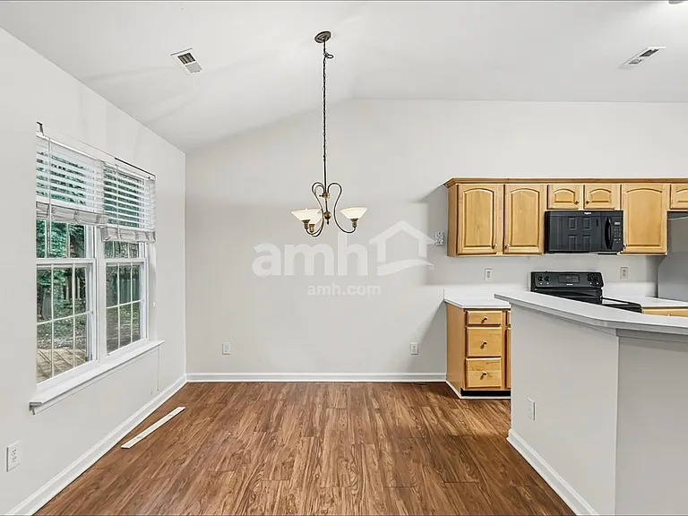 9818 Highlands Crossing Dr — Photo 5