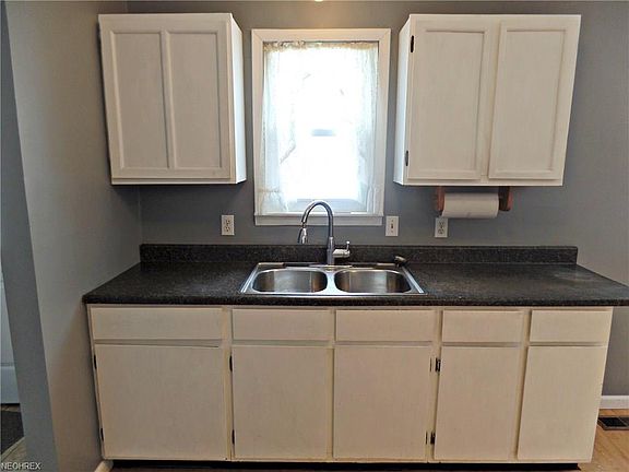 5th image of 9888 Green Dr