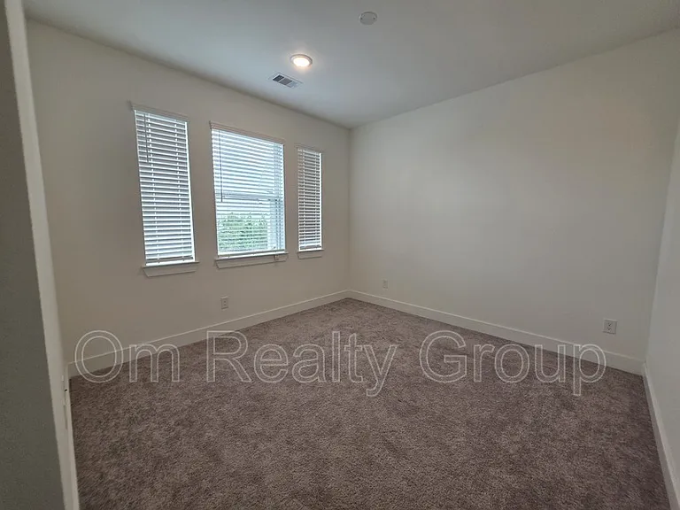 18710 Colorado River Ln — Photo 23