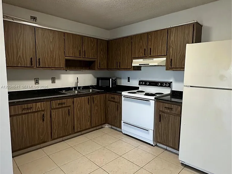 3490 La Jardin Ct #B-2 — Photo 7