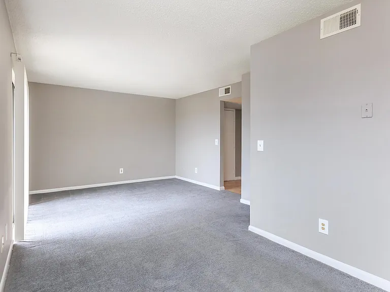 Hickory View Apartments — Photo 20