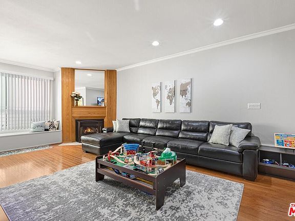 4th image of 2219 S Bentley Ave APT 104