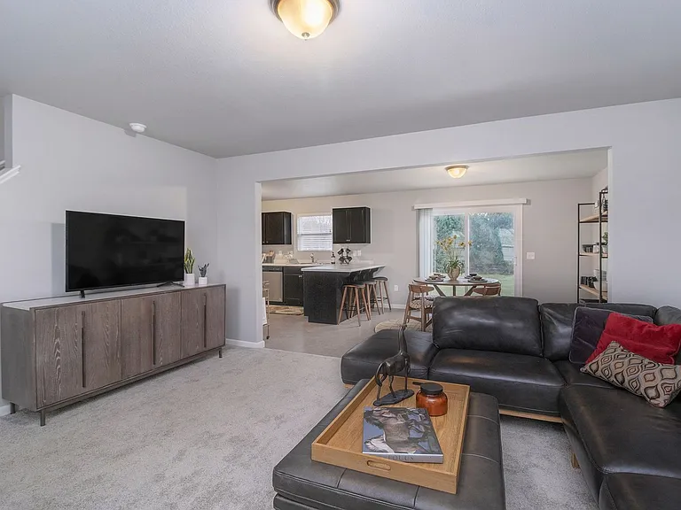 331 Catera Ct — Photo 2