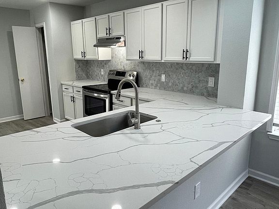 5th image of 2528 Tan Oak Dr