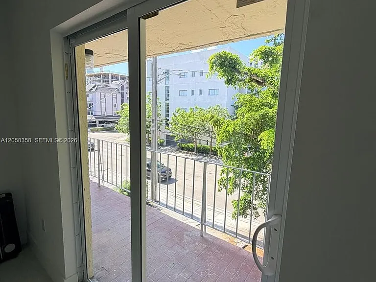 921 SW 7th St #3 — Photo 16