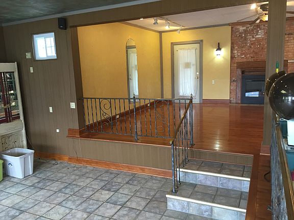 2nd image of 226 4th St