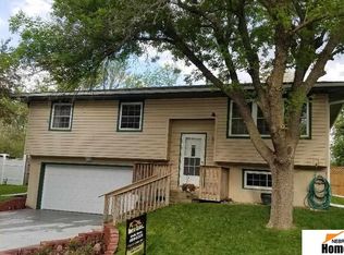 227 Lindale Cir, Hickman, NE 68372