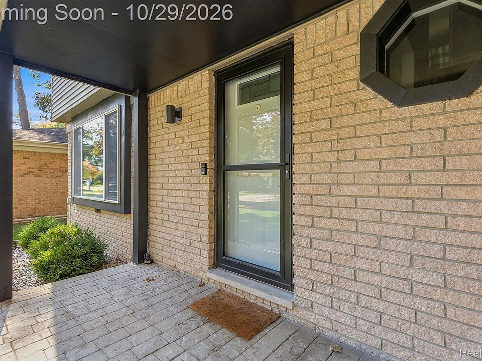 40855 Executive Dr, photo 3