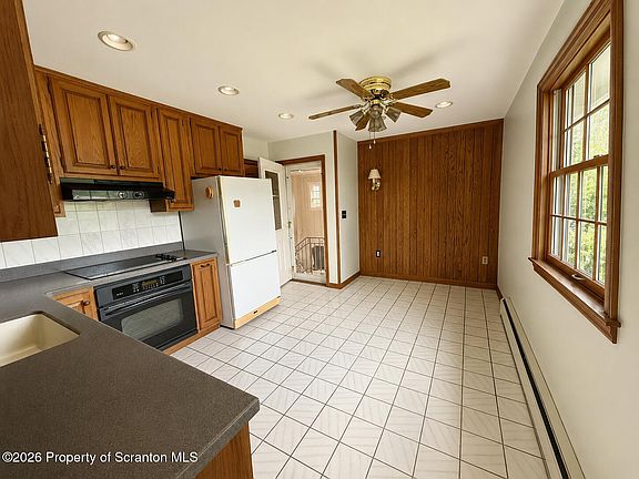 4th image of 8 Skyline Dr