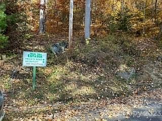 4th image of 19 Lochmoor Ln