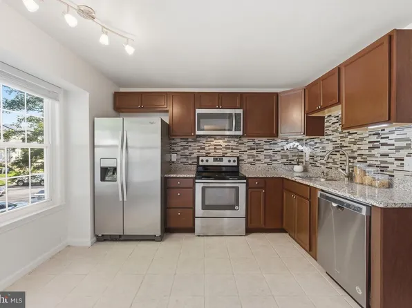 1704 Bancroft Ln, Crofton, MD 21114