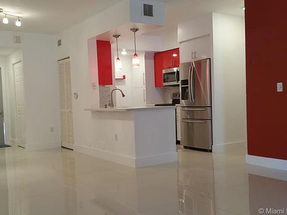 5th image of 2528 Centergate Dr APT 102