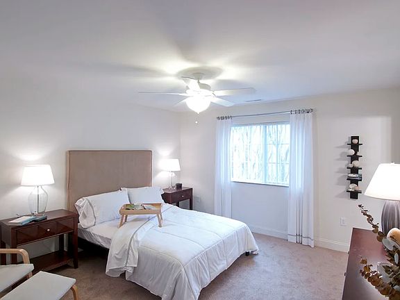 3rd image of 409 Brunswick Dr APT 6