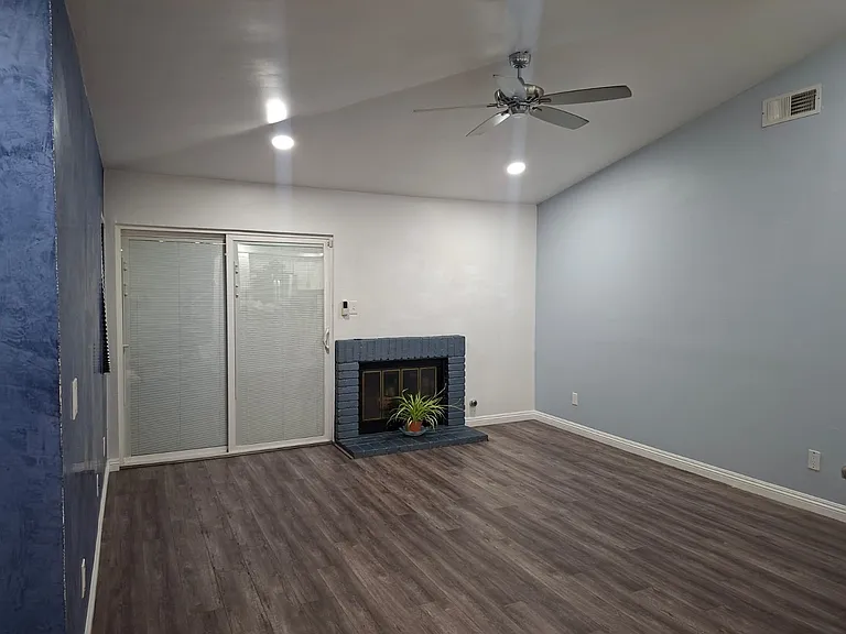 2031 Lakeridge Cir #202 — Photo 4