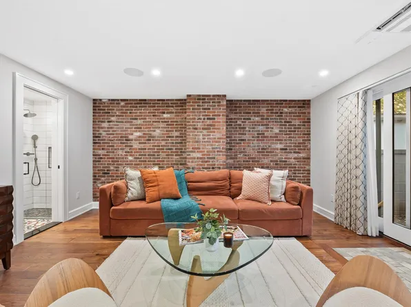 944 Bloomfield Street image 31 of 37