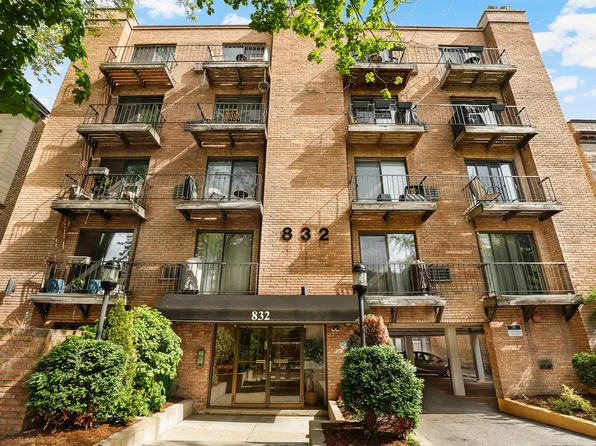 832 W Oakdale Ave APT 3H, Chicago, IL 60657