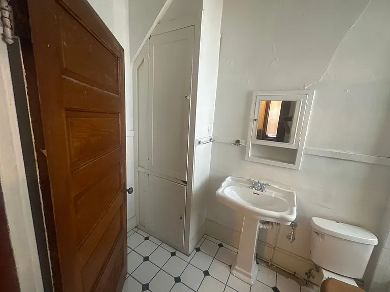 King Ave 222 MLR — Photo 12
