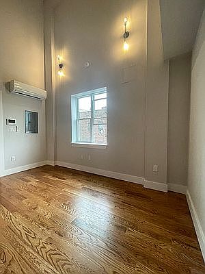 4th image of 676 E 21st St #6B