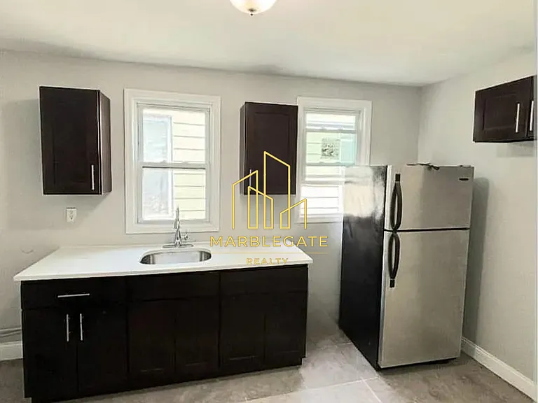 591 S 19th St #11 — Photo 1