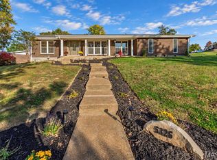 5326 Kings Park Dr, Saint Louis, MO 63129