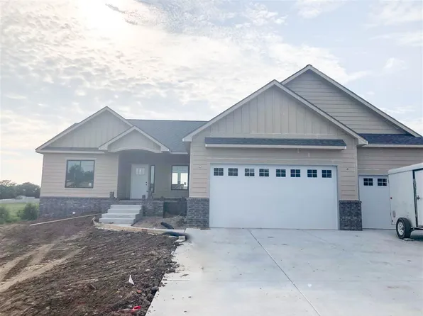 4062 Courtney Cir, Manhattan, KS 66502