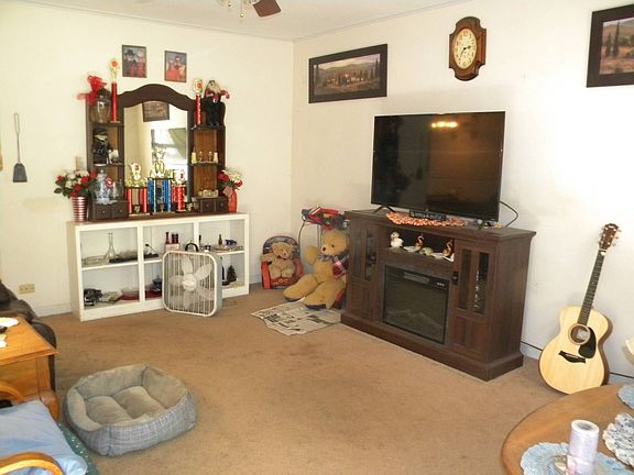3rd image of 604 N Willard St
