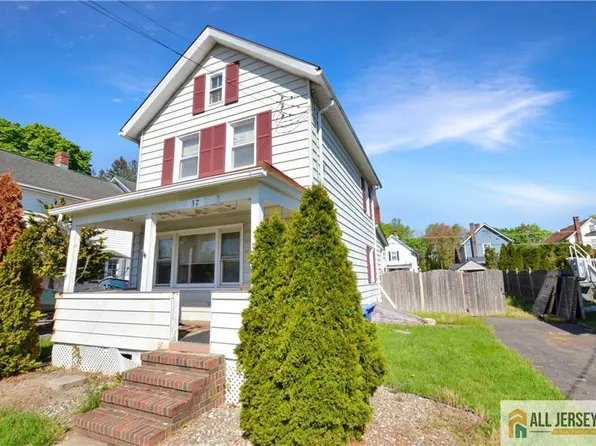 37 Railroad Ave, Helmetta, NJ 08828