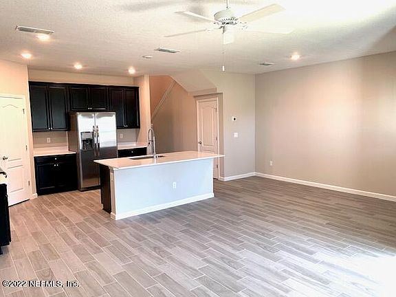 5th image of 12682 Josslyn Ln
