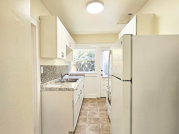 4th image of 4617 Park Blvd #1/2