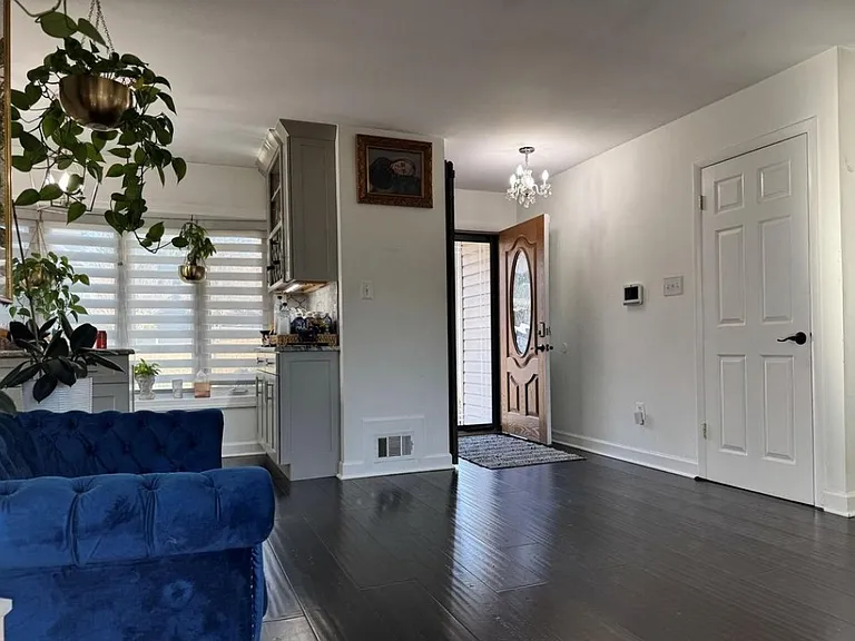 131 Casmar St SE — Photo 5