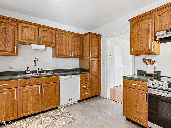 3rd image of 4766 ULMER Street