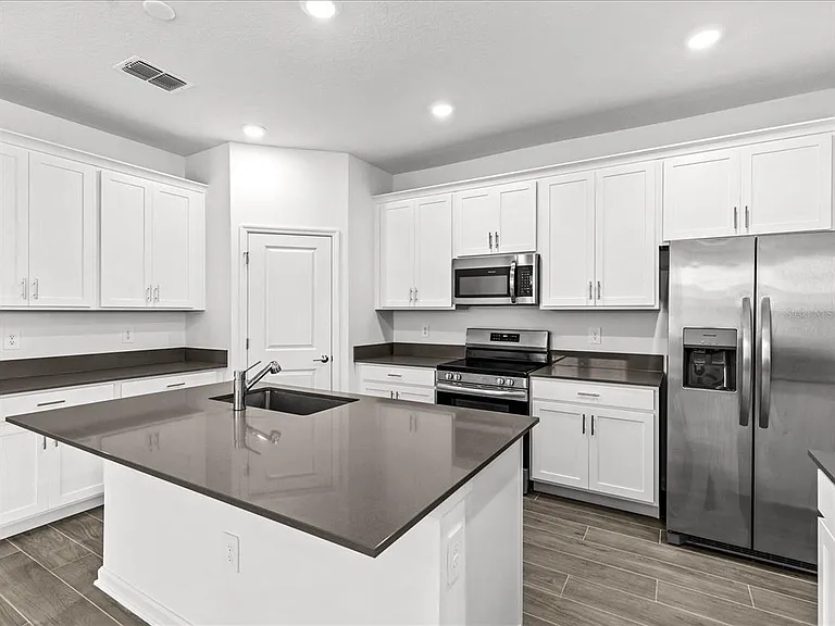 2952 Armstrong Ave — Photo 3