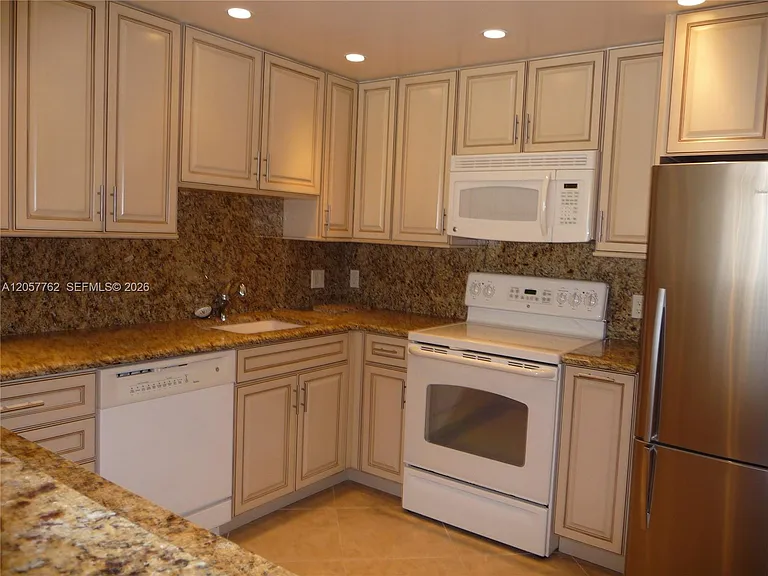 18071 Biscayne Blvd #603 — Photo 3