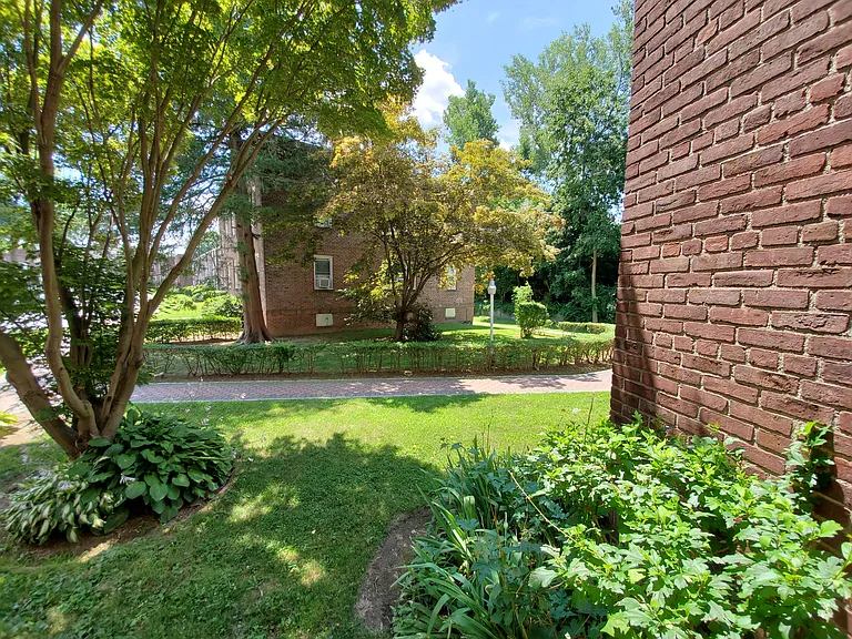 Fulton Park Apartments — Photo 15