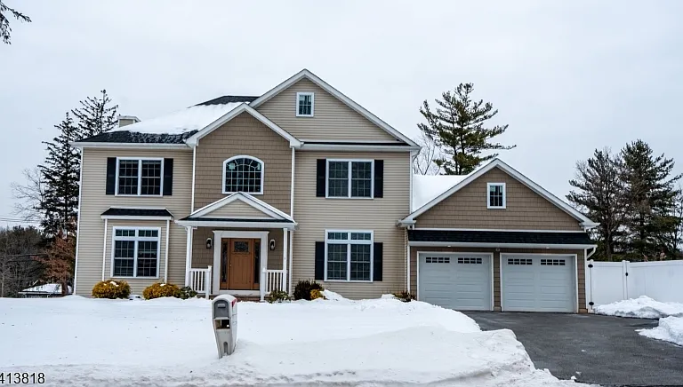 1 Reynolds Ave — Photo 1