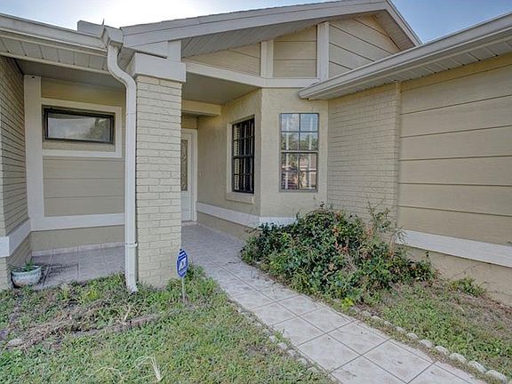3rd image of 920 Ocala Woods Ln