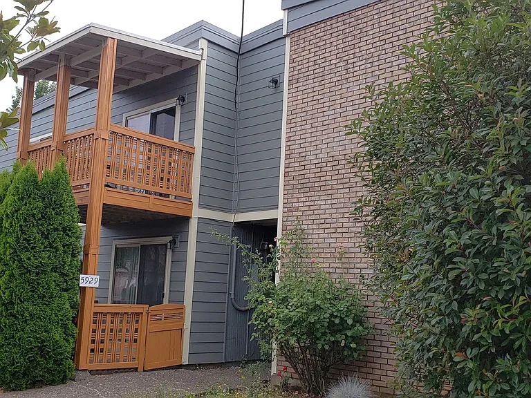 R0289 - Lombard Heights — Photo 18