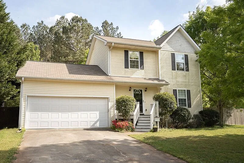 3 bed, 2.5 bath, 1378 sqft, $2,100 — Photo 2