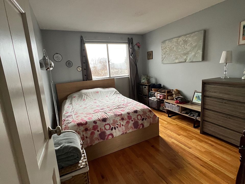 2nd image of 14 Murdock St APT 3-5