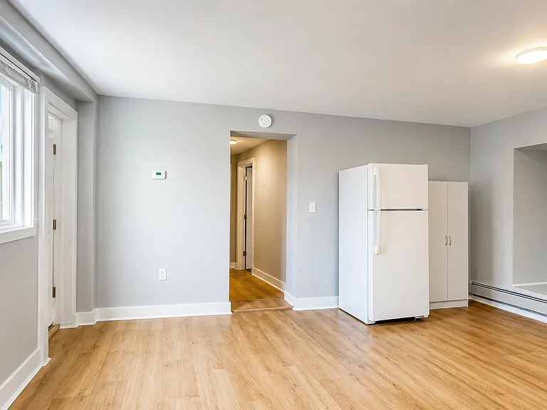 832 Washington St — Photo 2