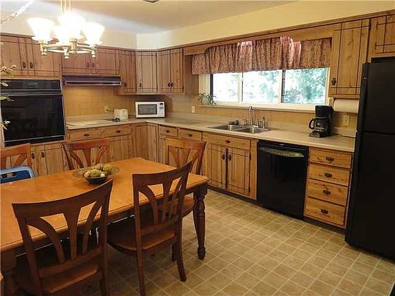 3rd image of 4500 Patricia Dr