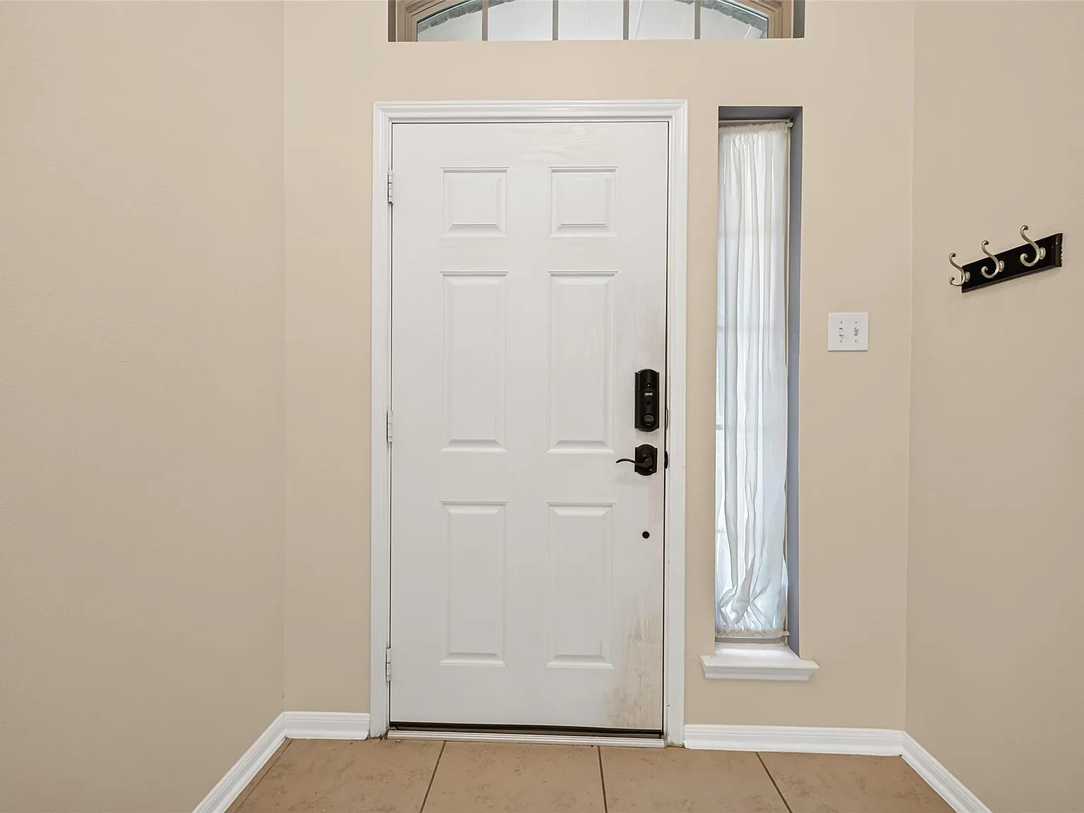 3 bed, 2.5 bath, 2124 sqft, $2,200 — Photo 3