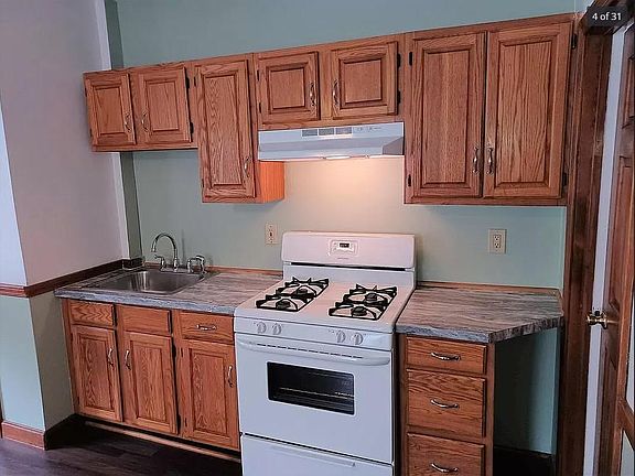 3rd image of 12 Forest Ave Floor 1