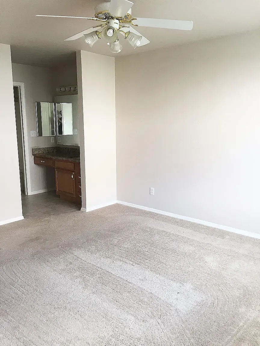 2 bed, 1300 sqft, $1,499 — Photo 4