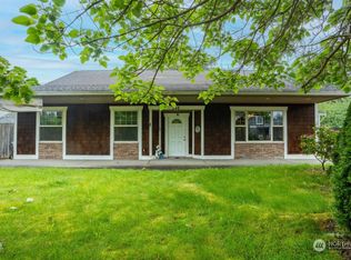 392 4th Ave SE, Pacific, WA 98047