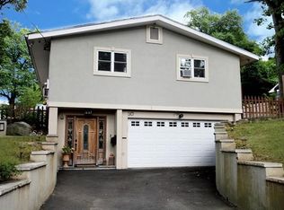 30 Gloucester Pl, New Rochelle, NY 10801