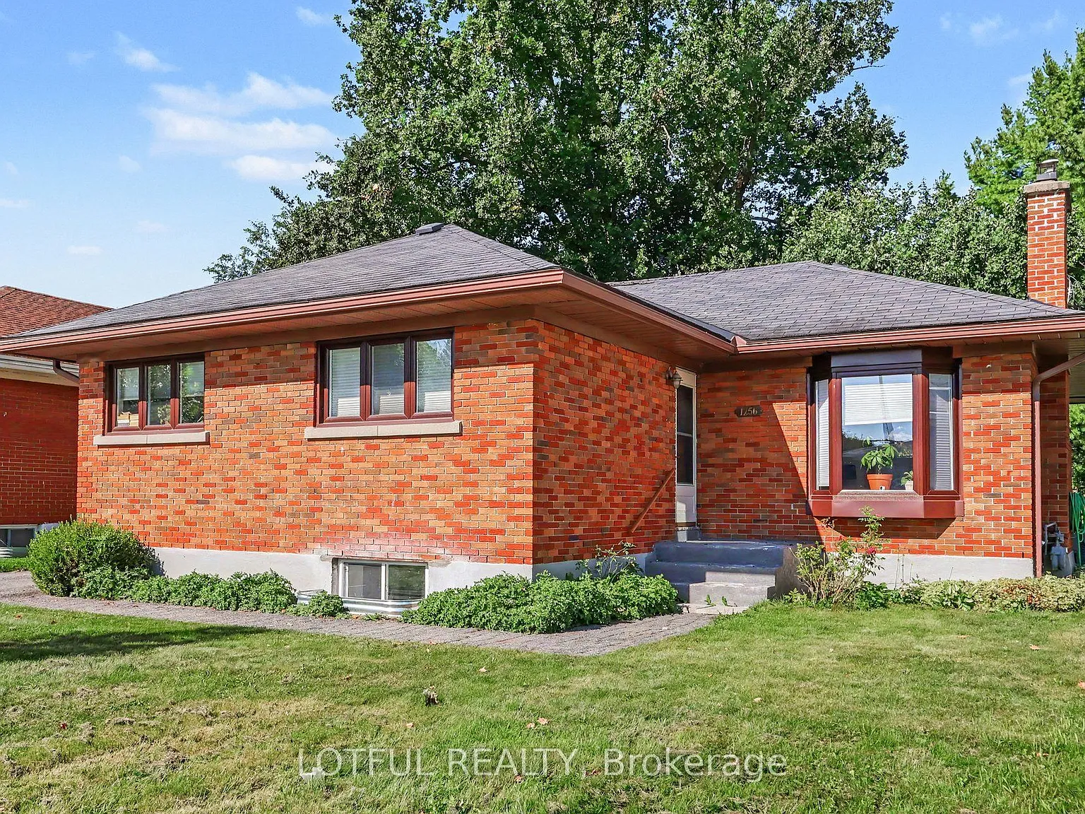 4 bed, $3,200 — Photo 2