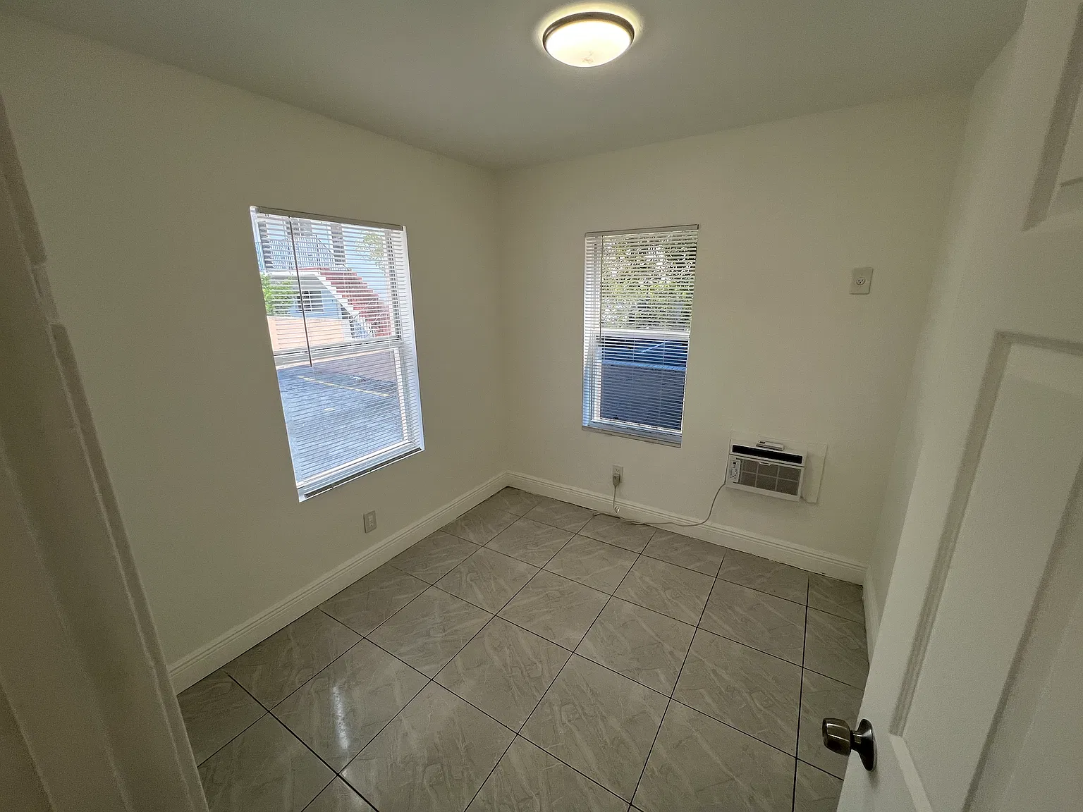 2 bed, 600 sqft, $1,900 — Photo 3