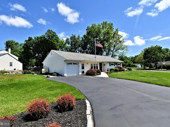 985 Jeffrey Dr, Southampton, PA 18966