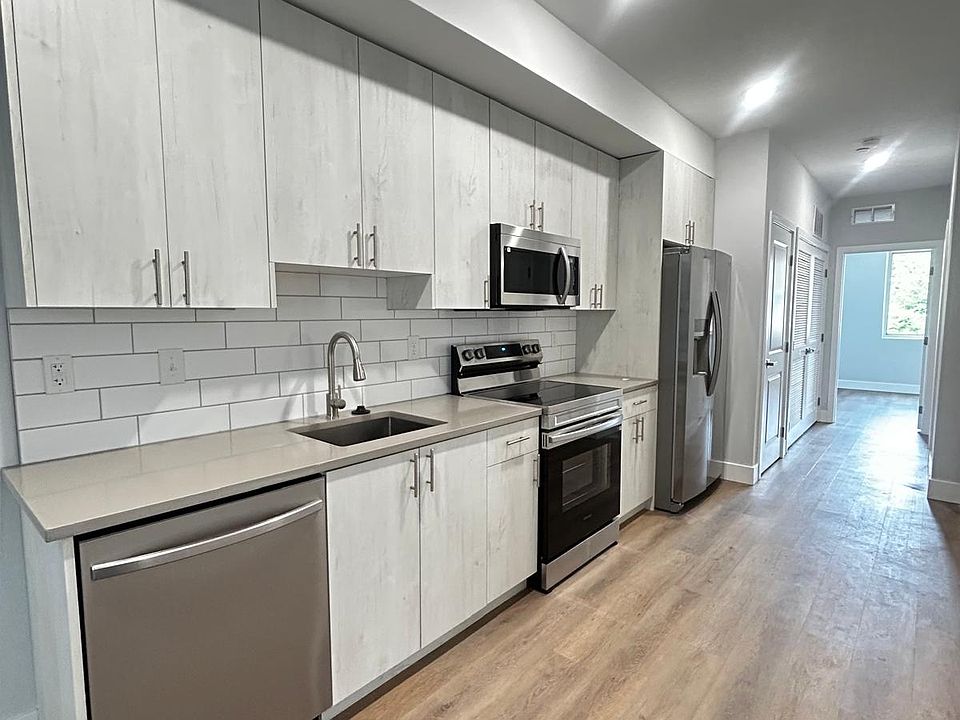 1st image of 3213 N 13th St #3